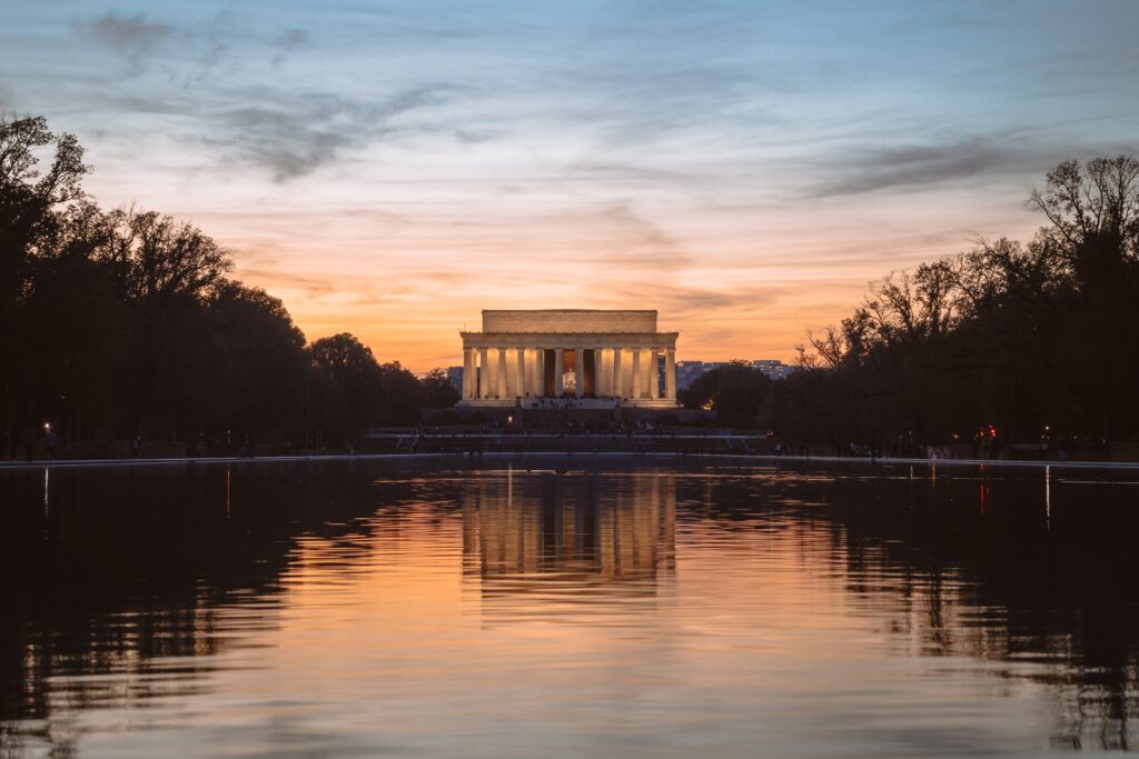 andy-feliciotti-VBU2sowf-nw-unsplash Sunset over the Lincoln Memorial